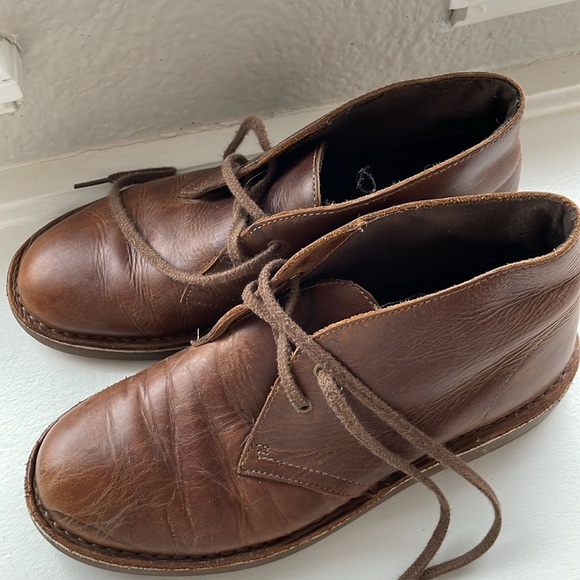 Women’s Clarks Desert Boots, Size 8 - Picture 2 of 4